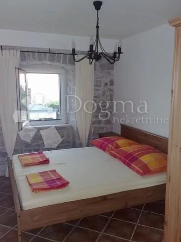marušići - dvije kuće s bazenom i otvorenim pogledom na more !!! - slika 8