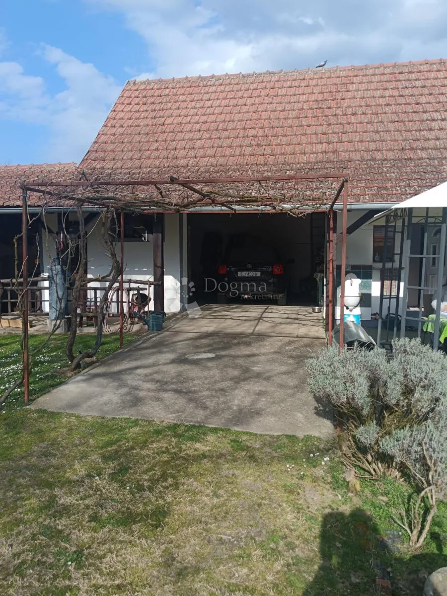 kuća u prirodi s jezerom i velikim imanjem - slika 3