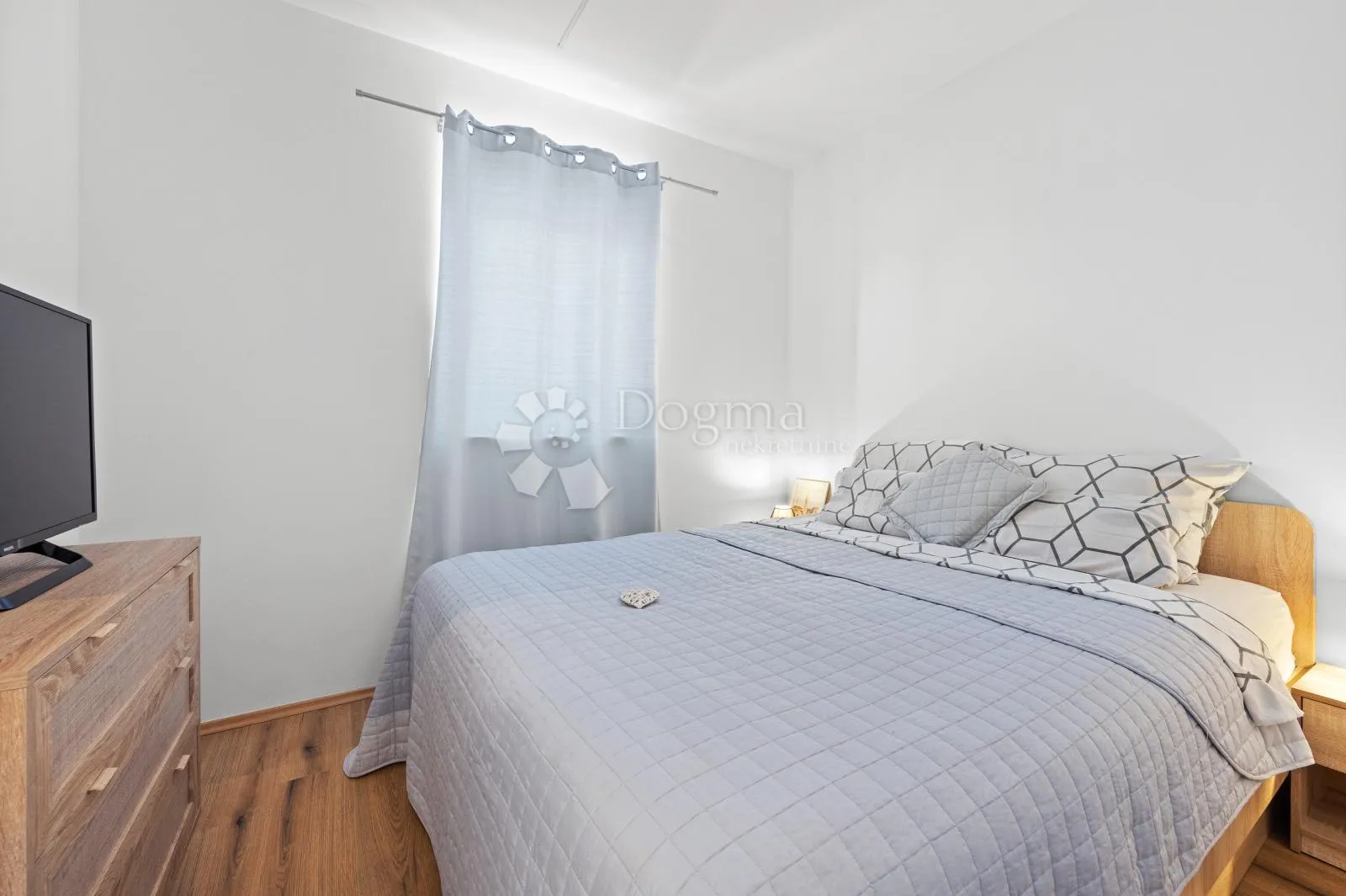 poslovno-stambena kamena villa - svetvinčenat - slika 14