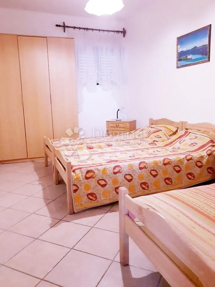 vodice! stan novije gradnje na atraktivnoj lokaciji, u blizini plaže i centra! - slika 6