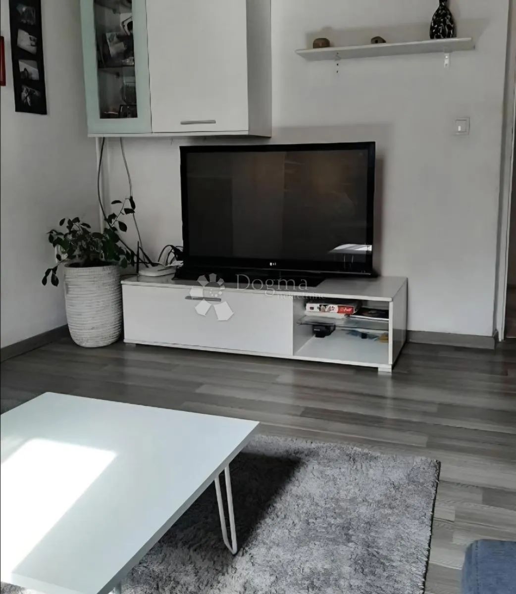 trosoban namješten stan, postira - slika 5