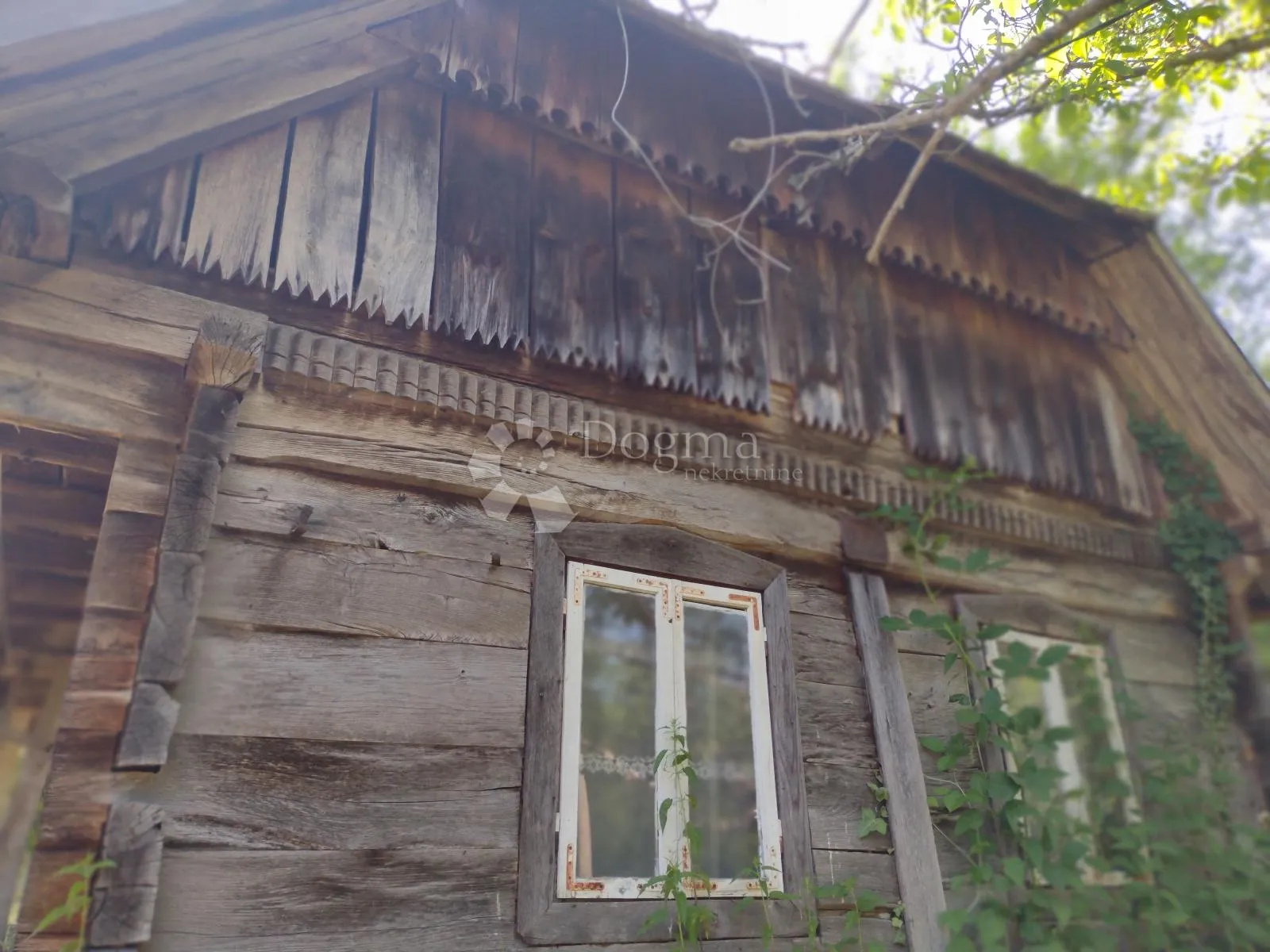 romantična kućica u blizini potoka - slika 4