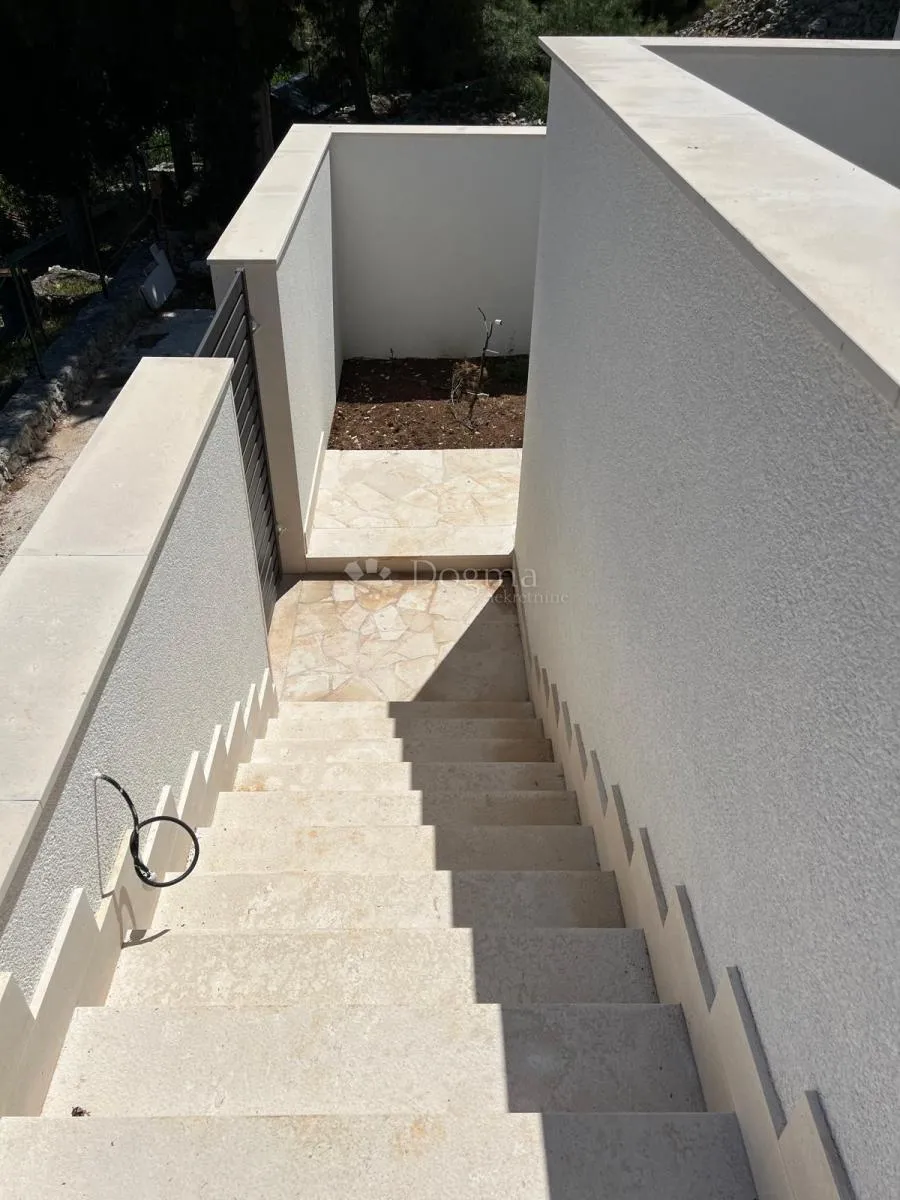 drugačija vila s bazenom, brač, bobovišća - slika 17