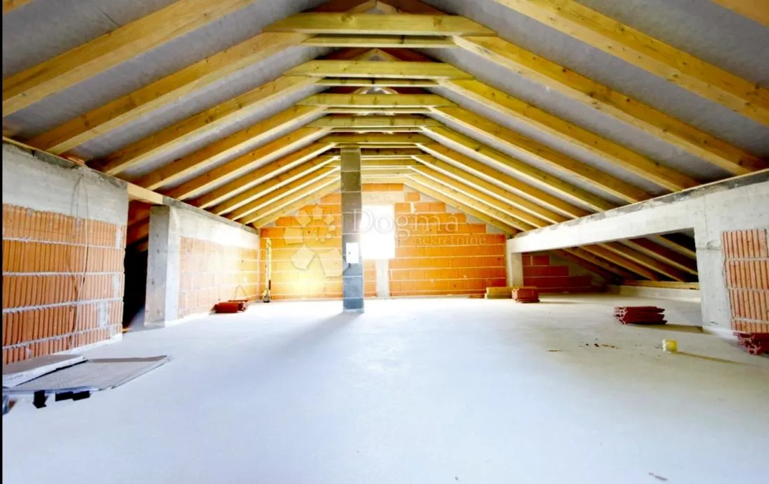 vodice - dvoetažni stan na 1. katu 130 m2 - slika 17