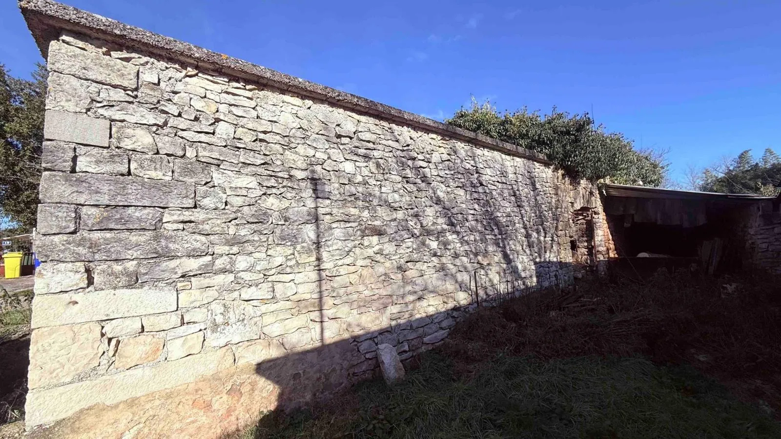 kuće za adaptaciju na odličnoj lokaciji! - slika 8