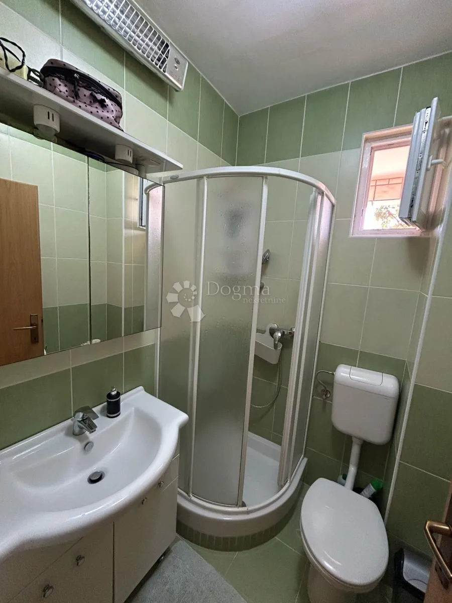 prekrasna kuća s više apartmana, 150 m od mora - slika 10