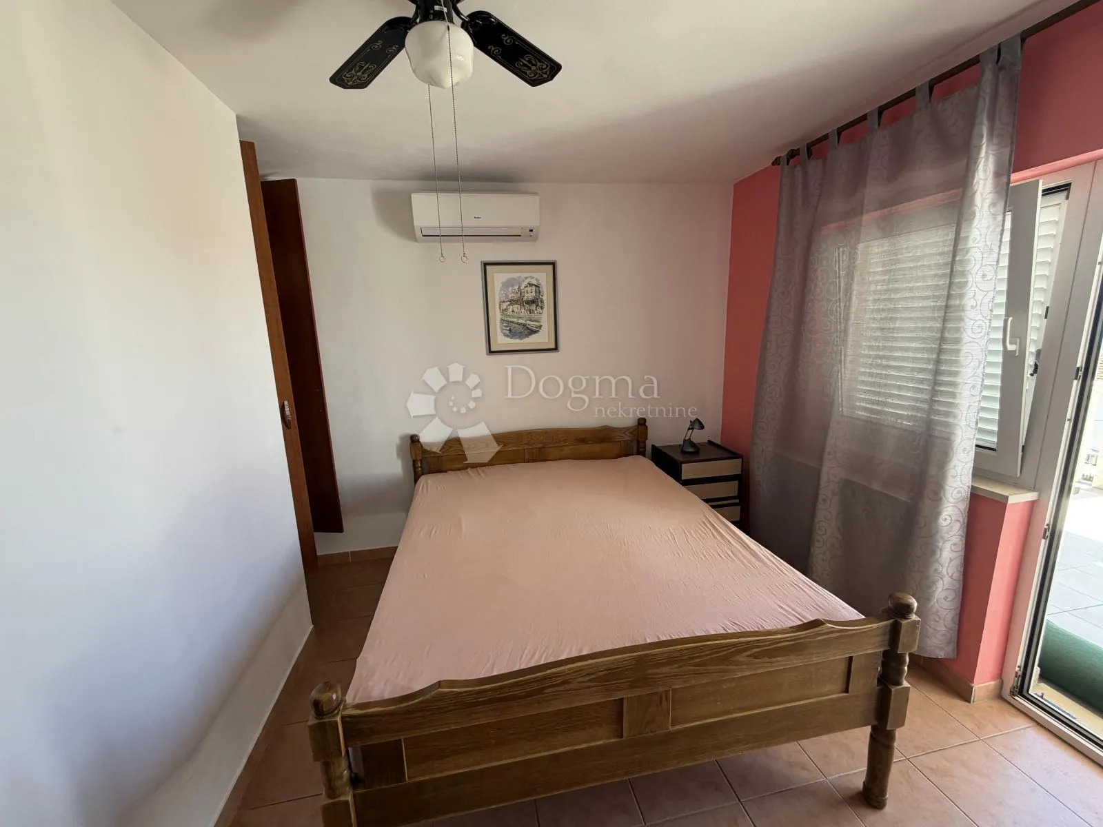prilika u brodarici- kuća blizu mora, s 6 apartmana i 3-sobnim stanom!! - slika 41