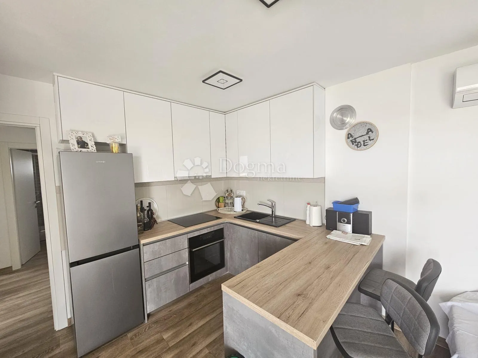 apartman s pogledom na more i velikim dvorištem, 400 m od mora - slika 6
