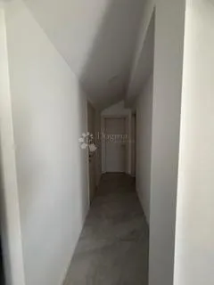 stan na vrhu novogradnje - slika 8
