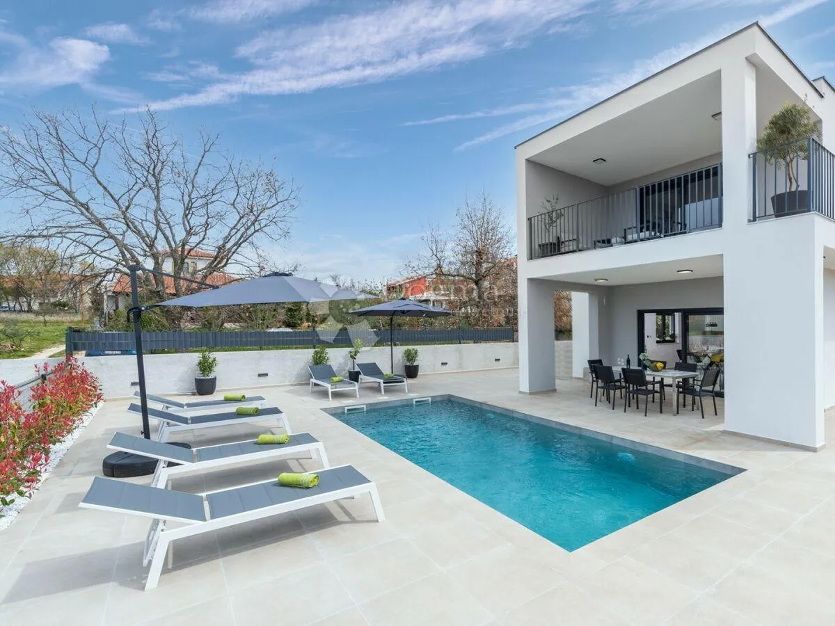 villa s bazenom i jacuzzijem - poreč - slika 2