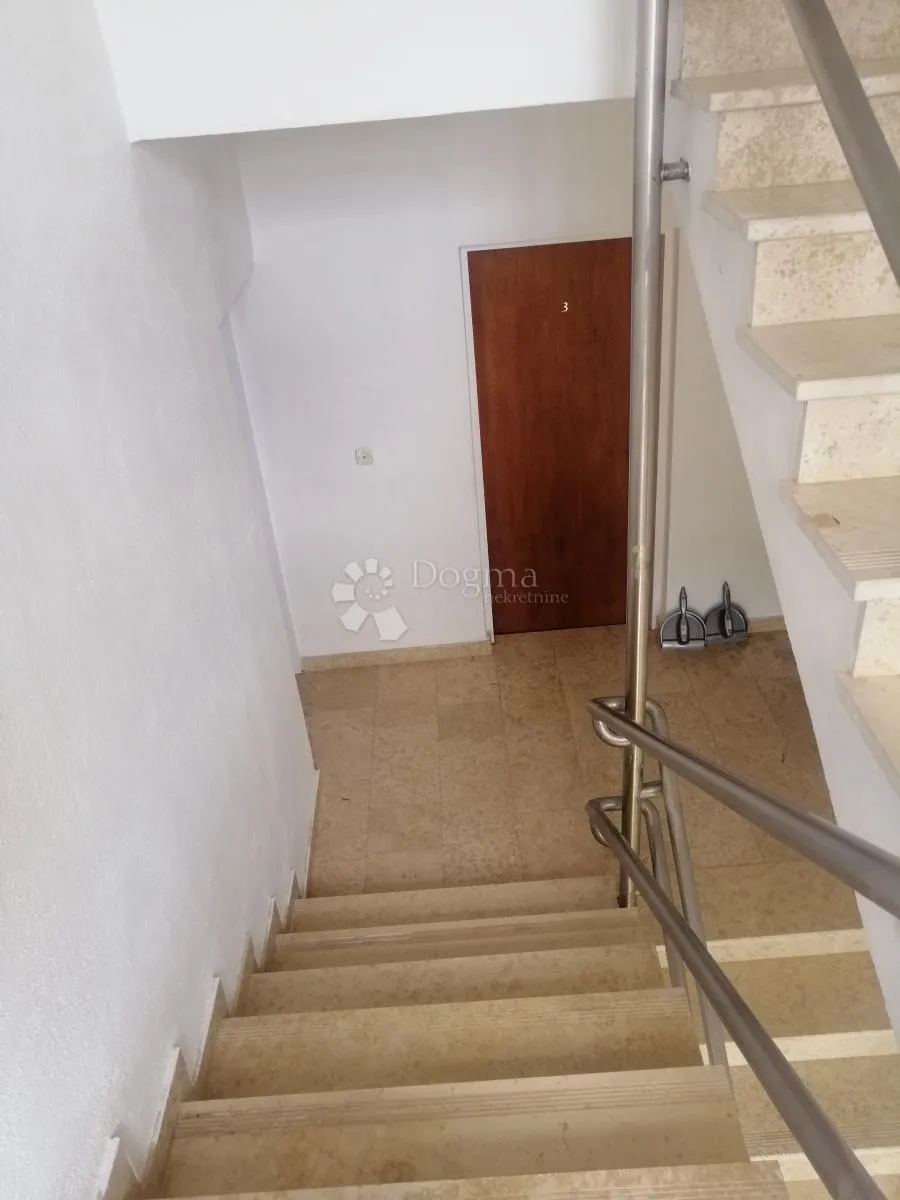 tribunj - kuća s 9 apartmana + građevinska parcela 418 m2 - slika 29
