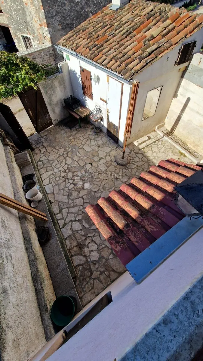 kuća u centru šikića idealna za preuređivanje - slika 14