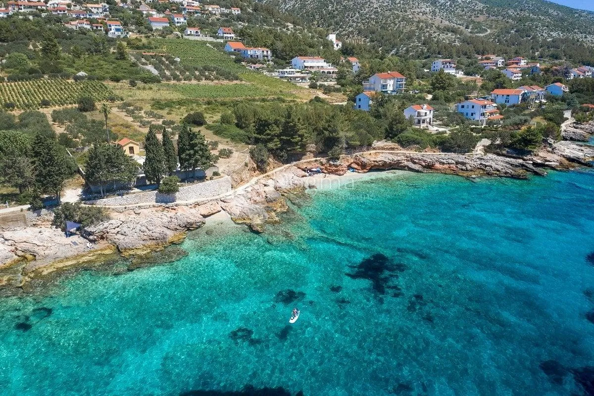 poljoprivredno zemljište zavala - 23400m2 - slika 2