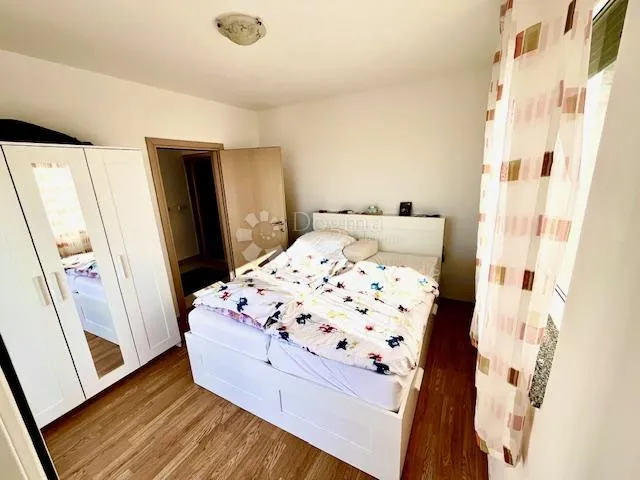 ekskluzivno samo u dogmi!crikvenica,stan 70m2 sa terasom i pogledom na more - slika 8