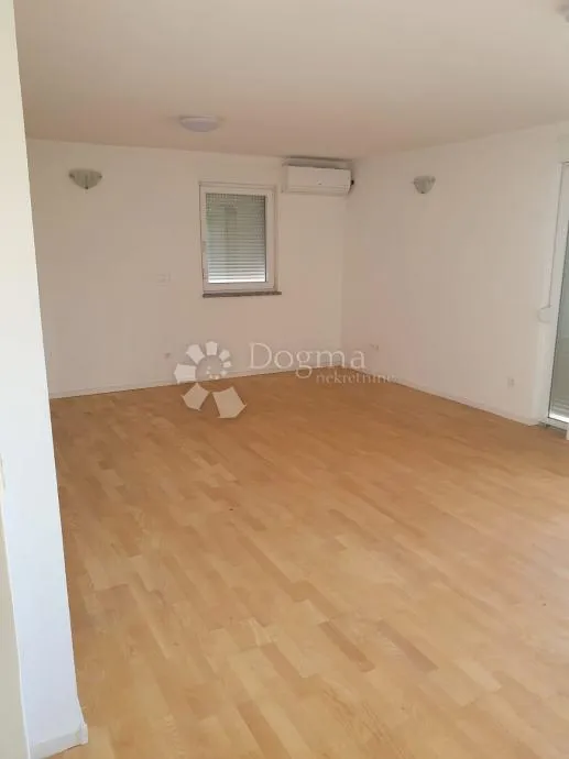 apartman s bazenom malinska - slika 3