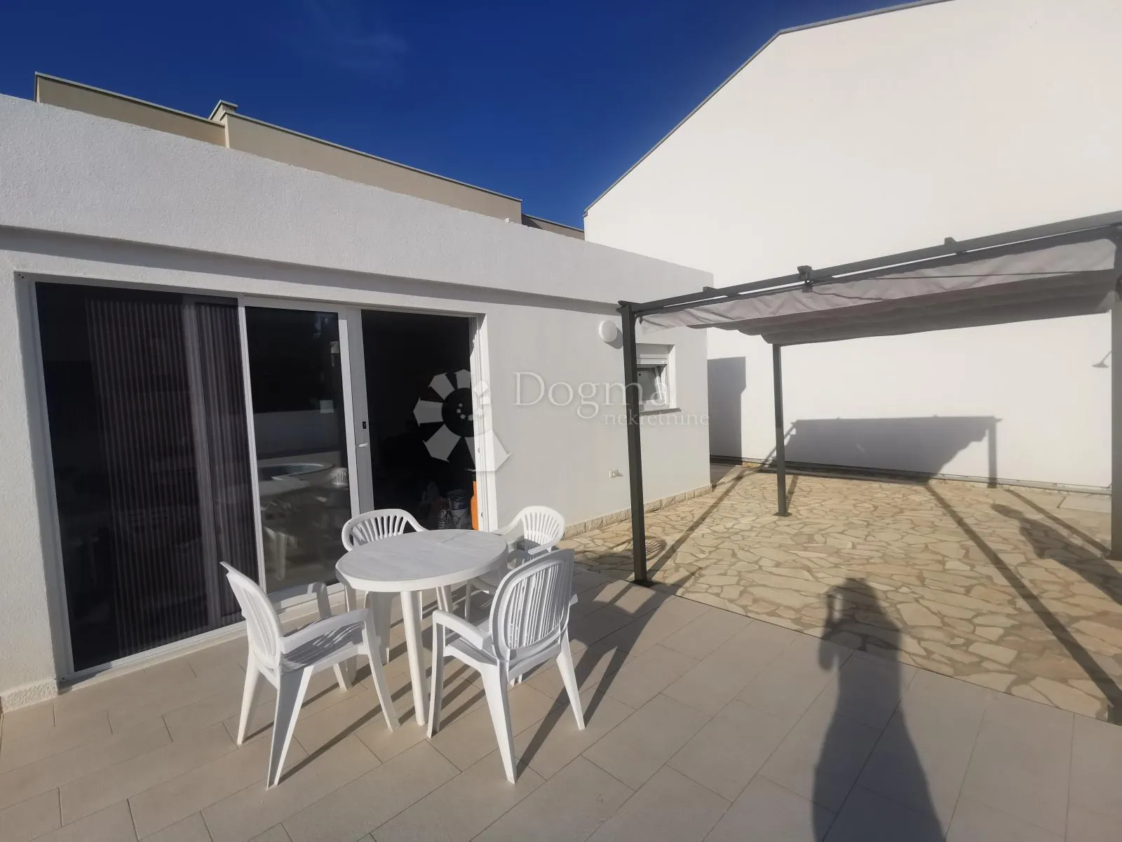 kuća na viru s bazenom i apartmanima - 698m2 - slika 18