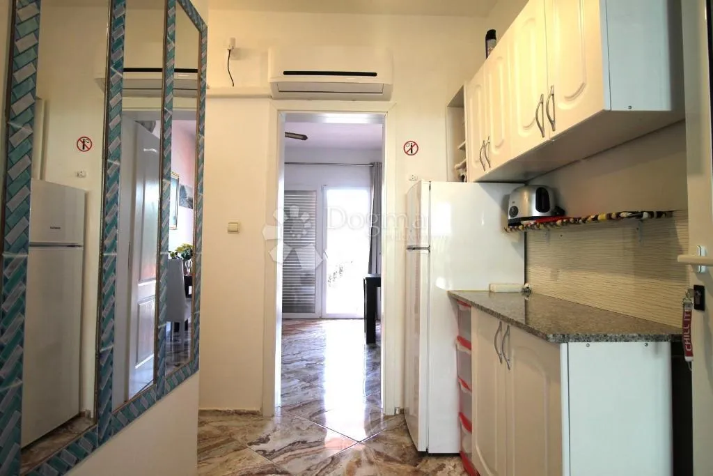lovetovo -vodice, predivna kuća s 6 apartmana, prvi red do mora - slika 19