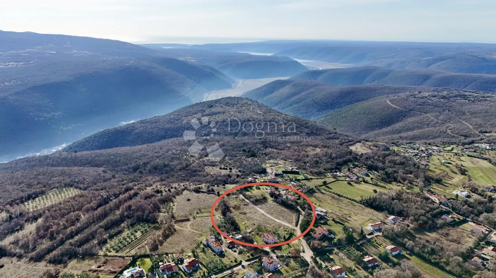 građevinsko zemljište samo 4km od labina - slika 2
