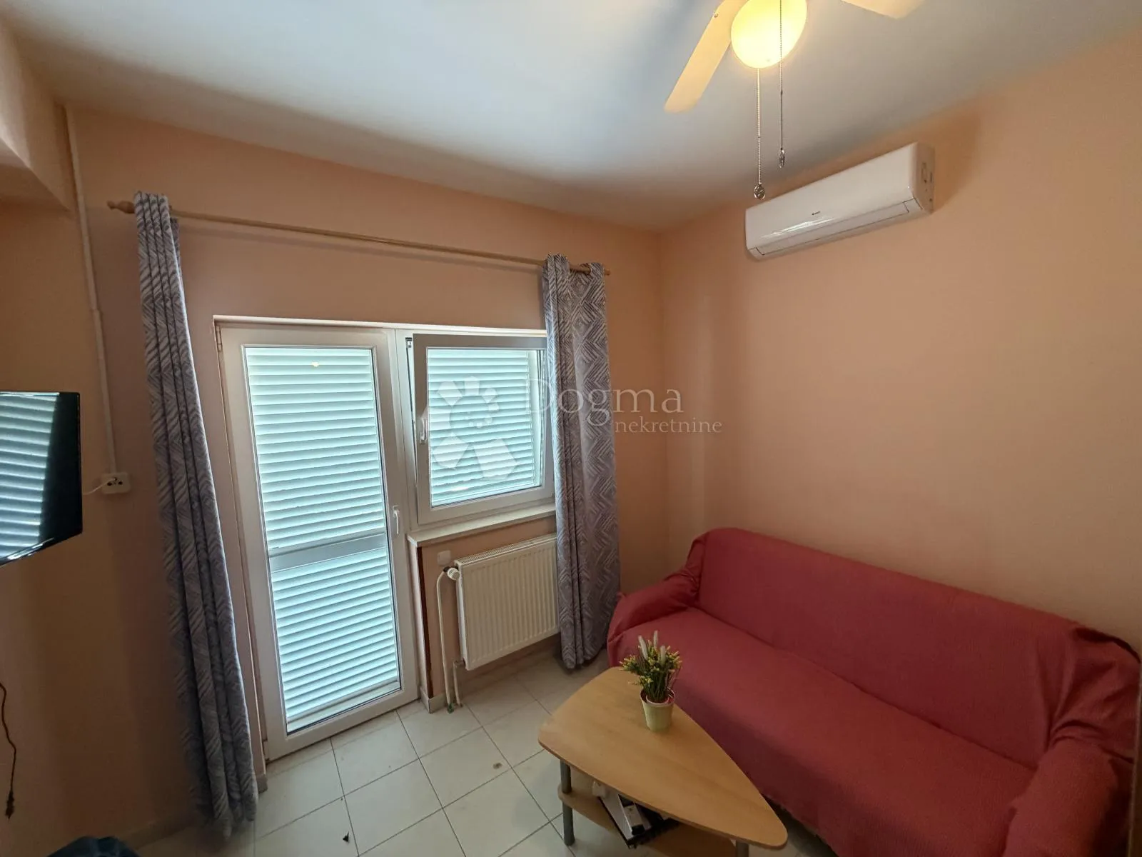 prilika u brodarici- kuća blizu mora, s 6 apartmana i 3-sobnim stanom!! - slika 21