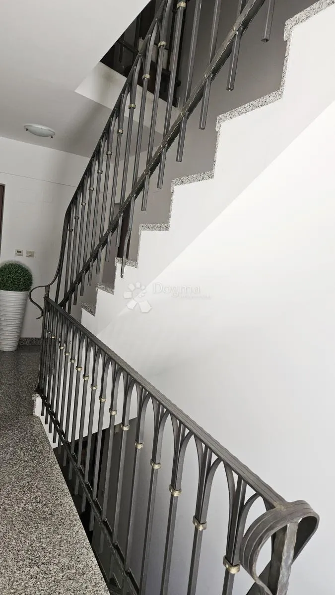 mošćenička draga - stan u novijoj zgradi - slika 22