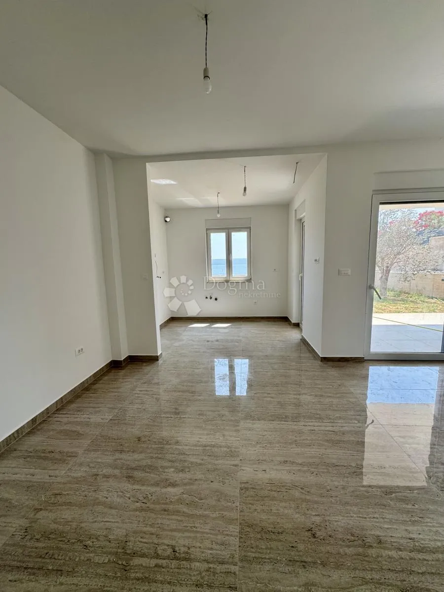 penthouse 20m od mora, maslenica - slika 14