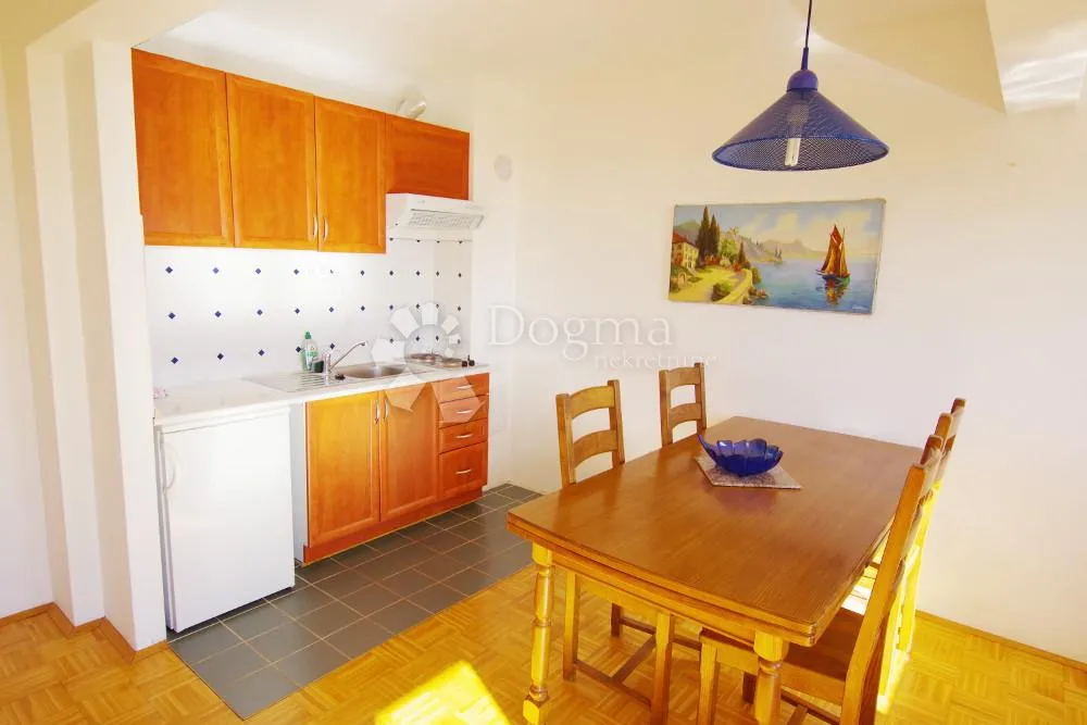 apartmanska kuća s bazenom na frekventnoj lokaciji! - slika 22