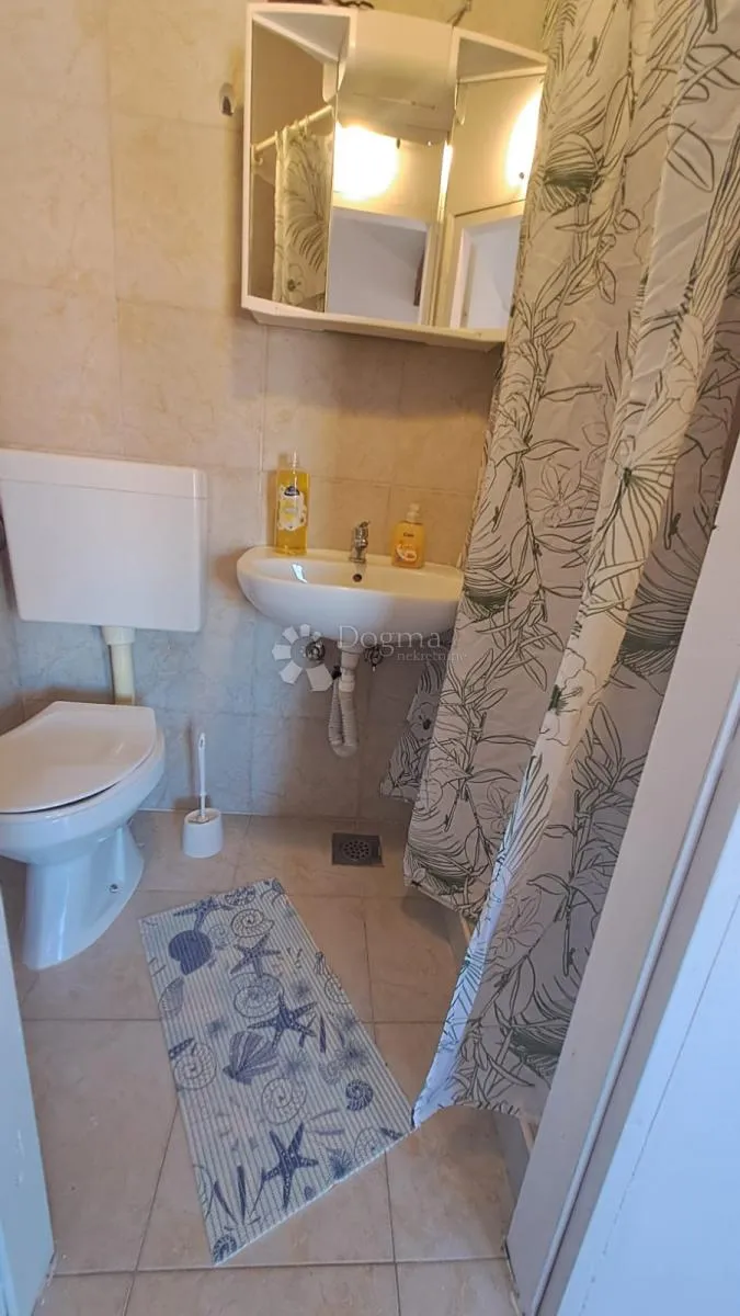 trosoban stan u centru pule - 3 studio apartmana - slika 6