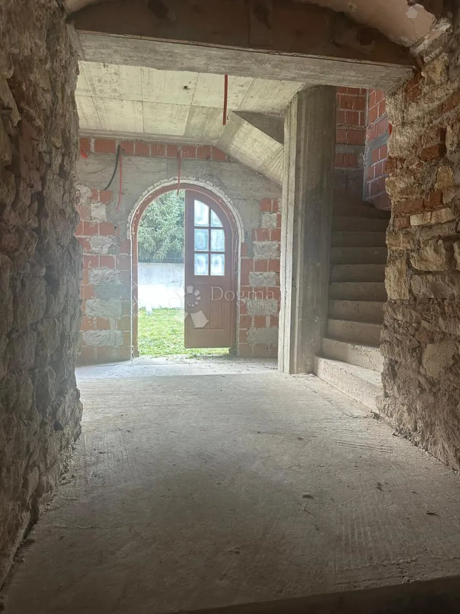 rijetkost u centru varaždina – povijesna vila s velikim potencijalom - slika 11