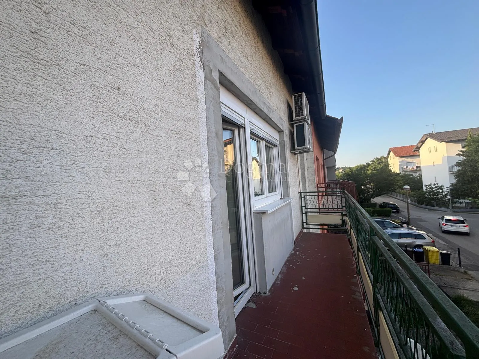 trosoban stan s dva balkona – gornja dubrava - slika 16