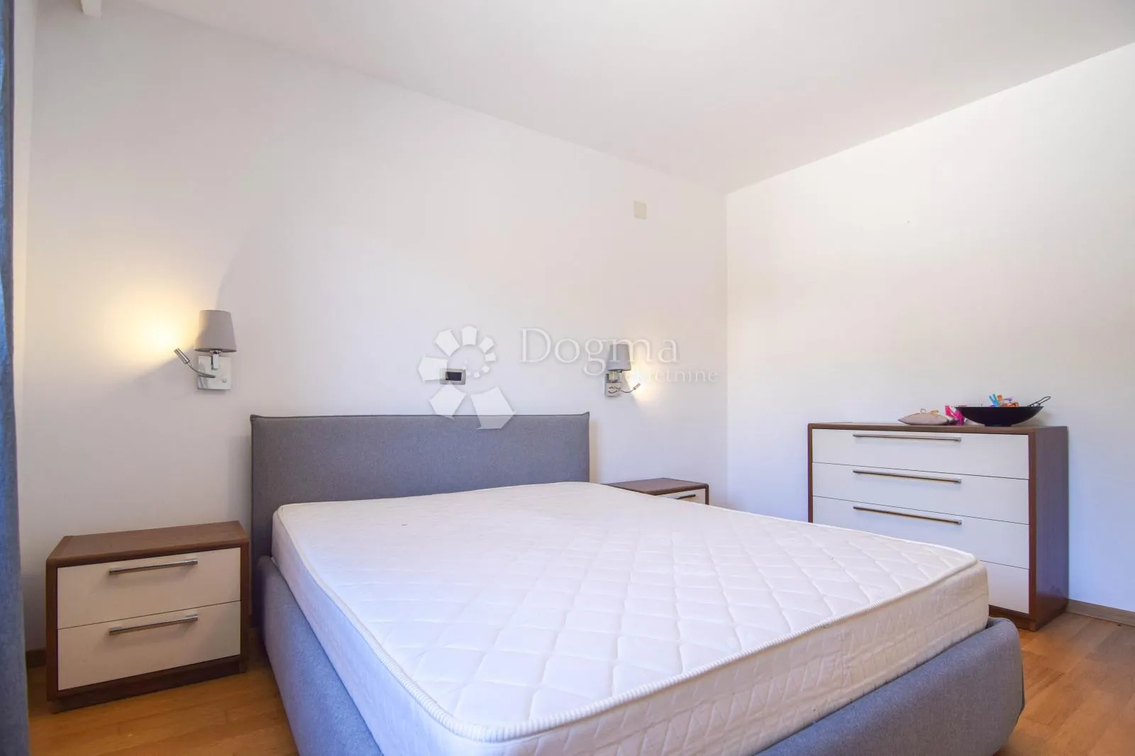 pula, moderna vila s bazenom i 4 spavaće sobe - top lokacija - slika 8