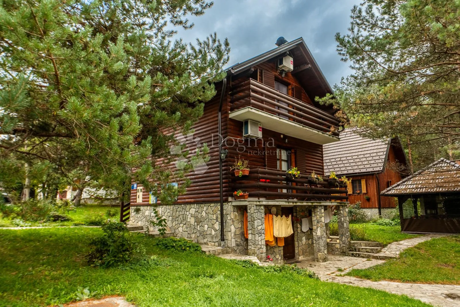 pet jedinstvenih kuća u plitvicama opremljenih za turizam - slika 12