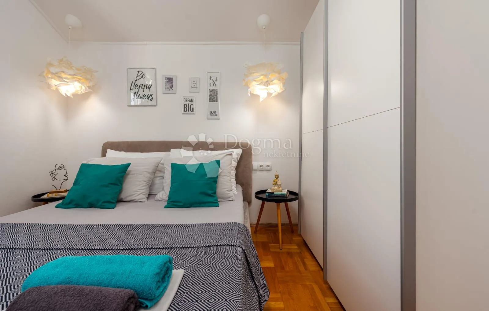 tri apartmana s bazenom - slika 56