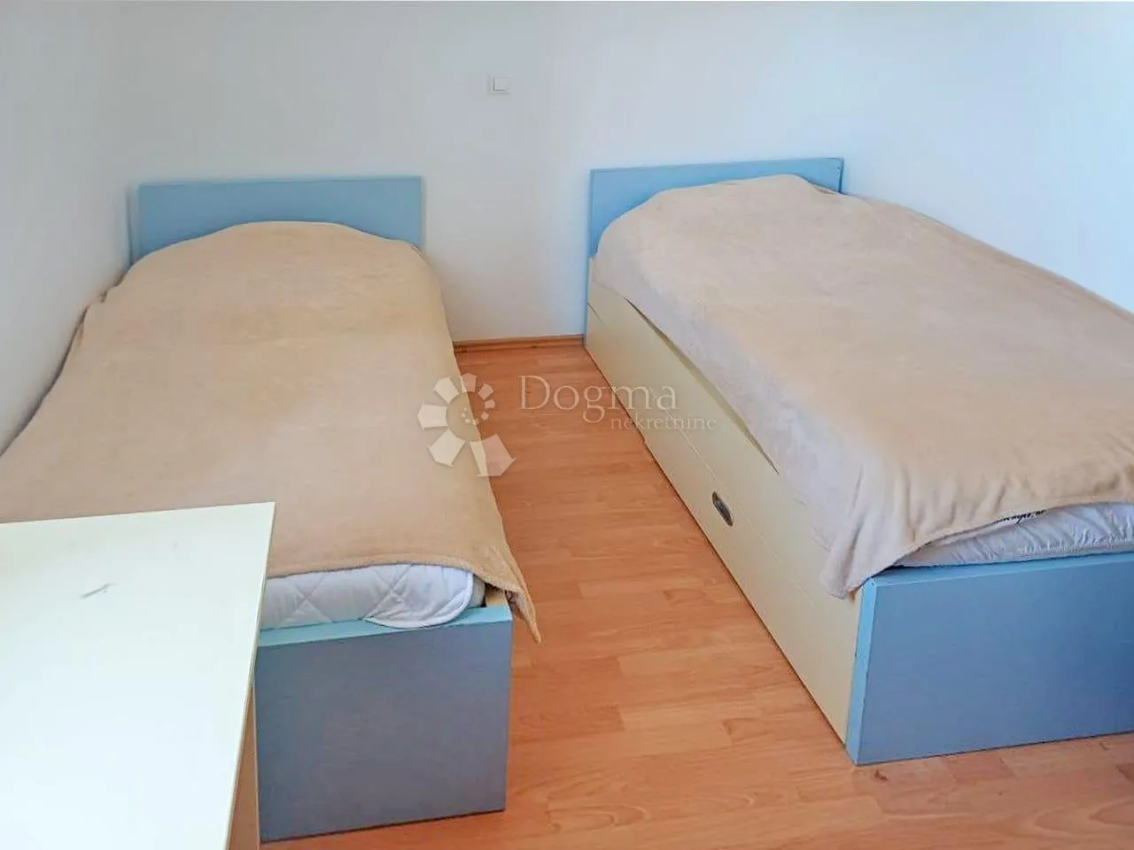poreč (okolica) - namješten stan sa 2ss+db - slika 9