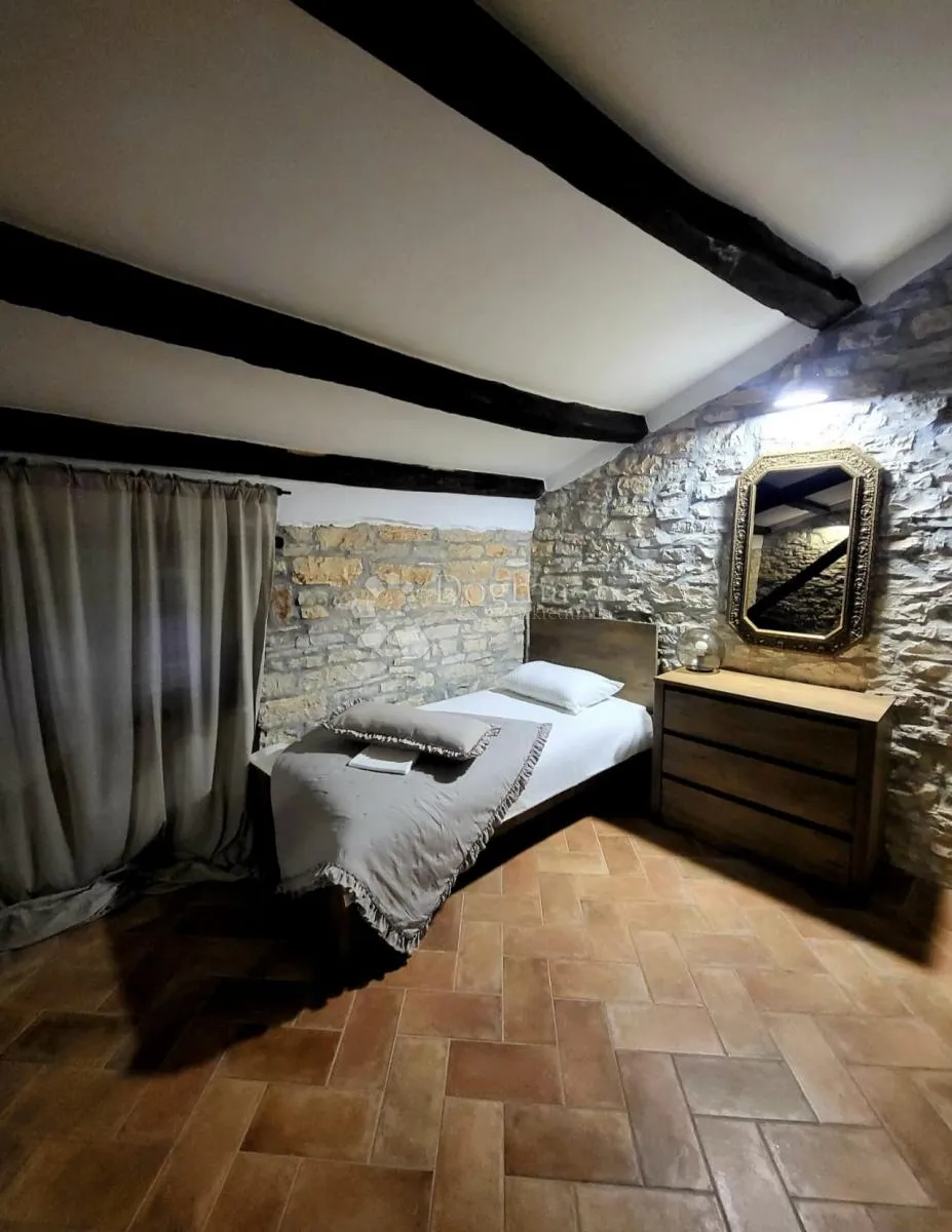 sveti lovreč, 3 kamene vile i dvor s bazenom - slika 12