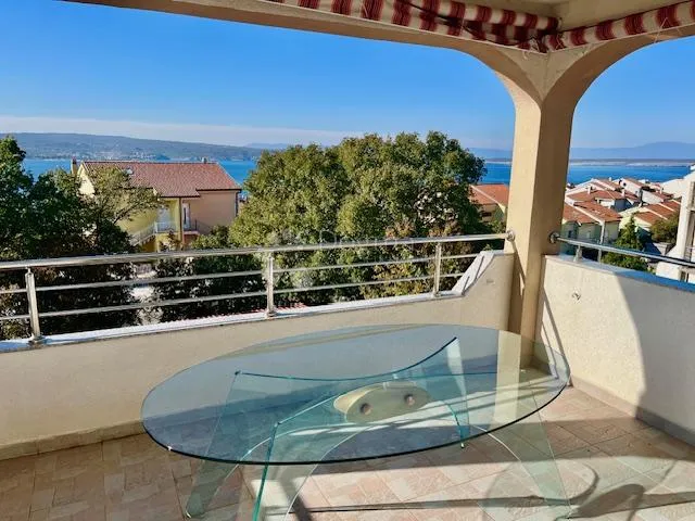 ekskluzivno samo u dogmi!crikvenica,stan 70m2 sa terasom i pogledom na more - slika 1