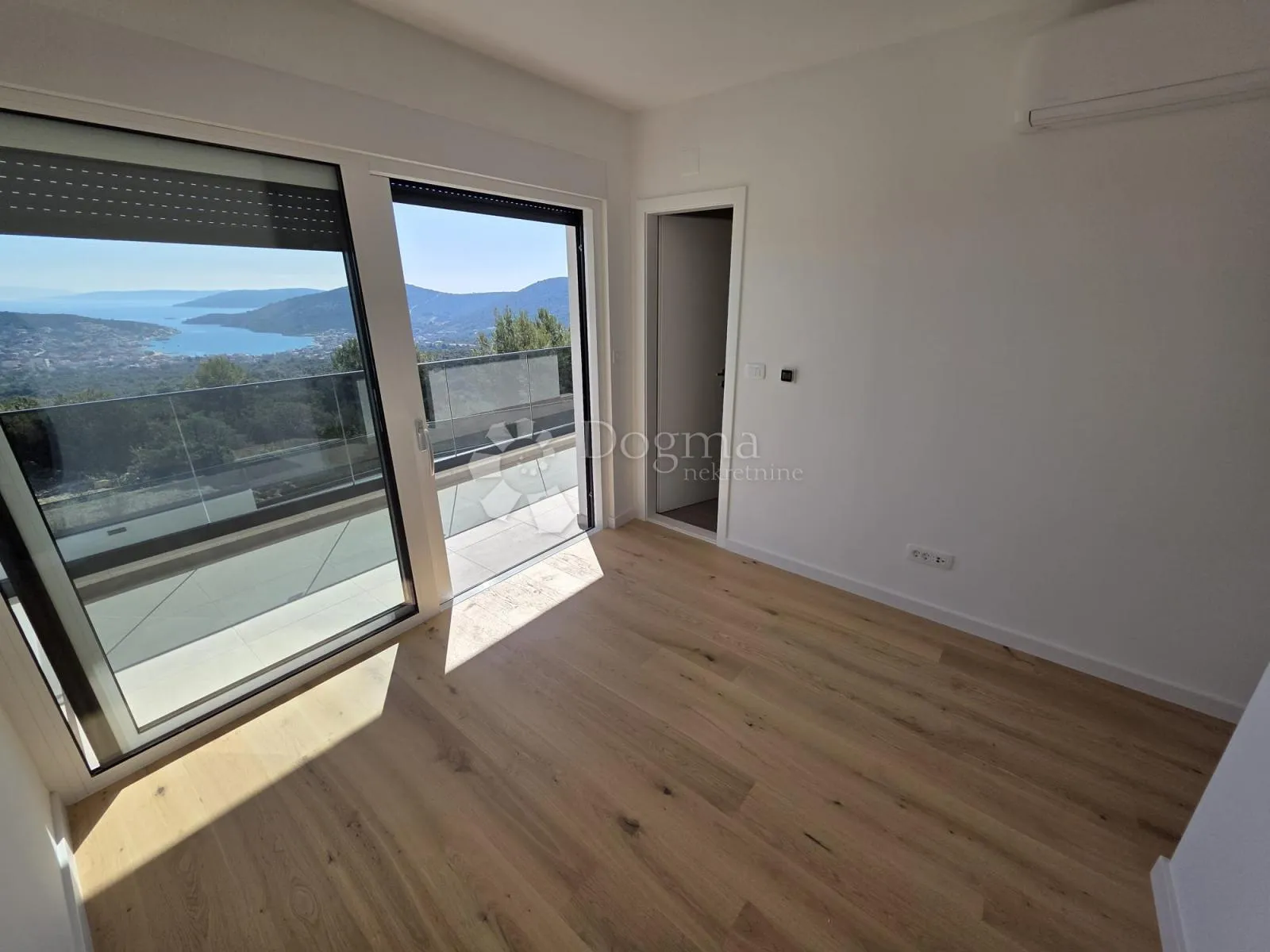 vinišće- top prilika!!! moderna villa s pogledom na more - slika 10