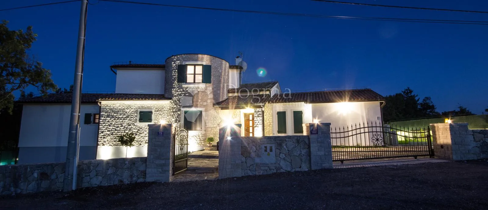 elegantna vila u istri – spoj tradicije, komfora i vrhunske lokacije - slika 55