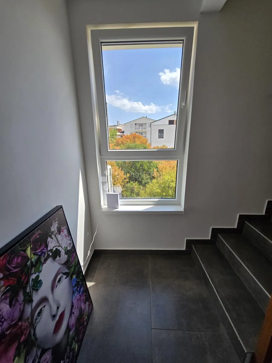 ekskluzivna moderna vila u nizu s prekrasnim pogledom na more i centar grada - slika 10
