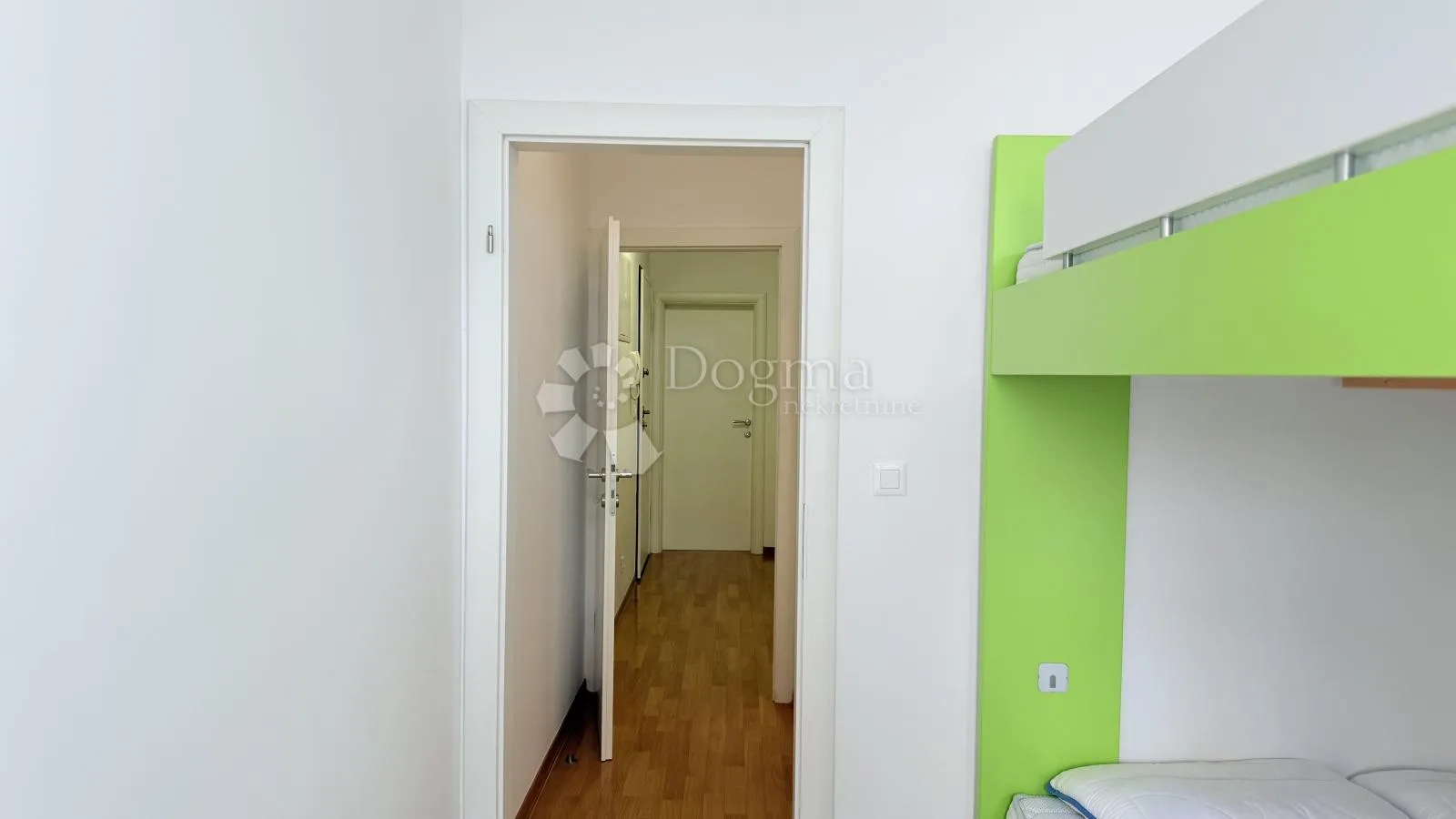penthouse u baškoj vodi – dvoetažni, kompletno namješten - slika 36