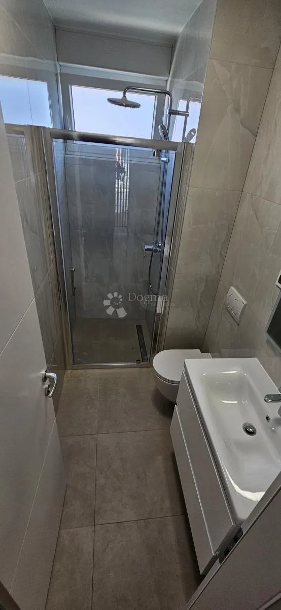useljivi apartman sa pogledom na more - slika 5