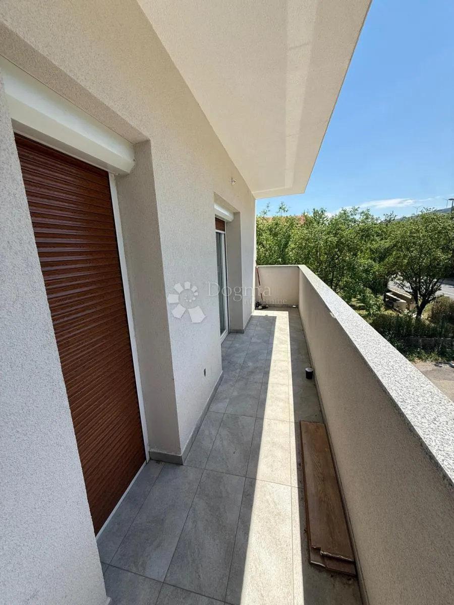 stan u stambenoj zgradi s okućnicom – sinj (115 m² + 361 m² dvorišta)) - slika 9