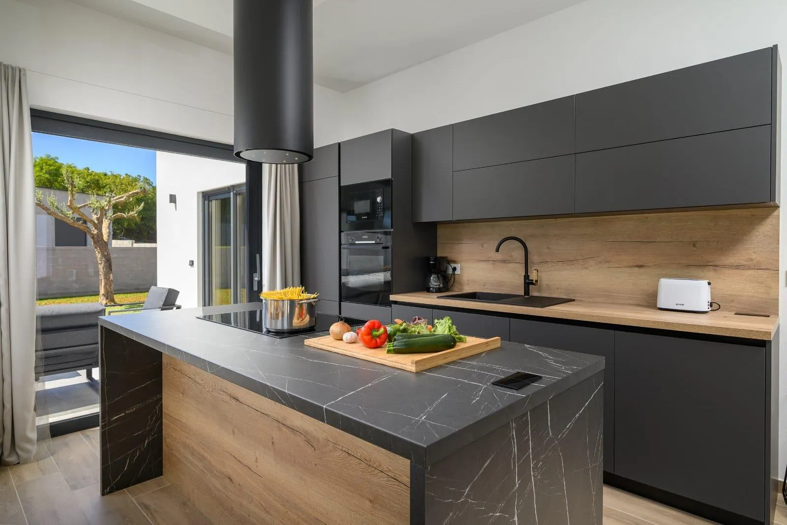 prekrasna villa s okućnicom od 983m2 i bazenom, mirna lokacija - slika 7