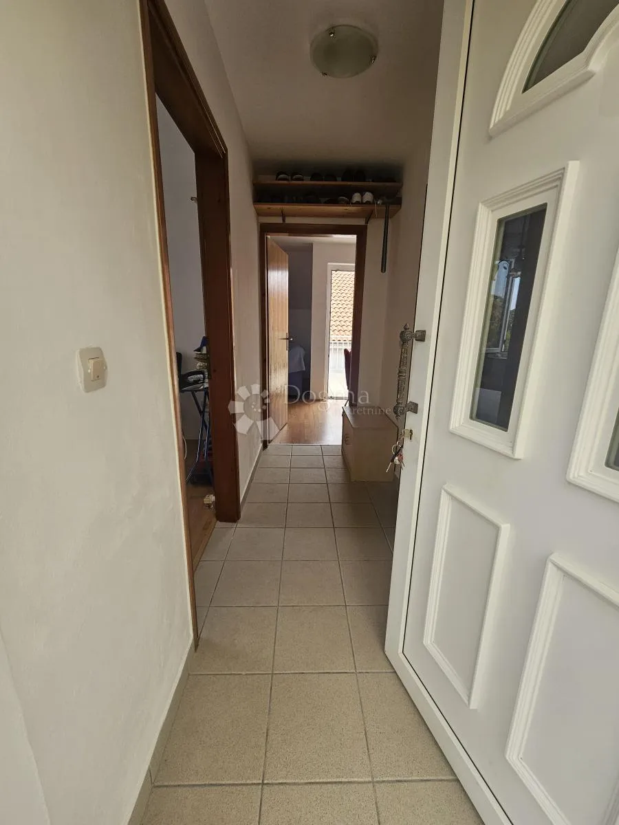 mali apartman s pogledom na more - slika 2