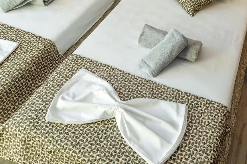 rijetkost na tržištu: luksuzna samostojeća villa s bazenom, blizu mora - slika 29