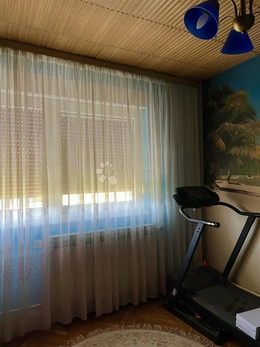 prilika - kuća u negoslavcima s velikim zemljištem - slika 9