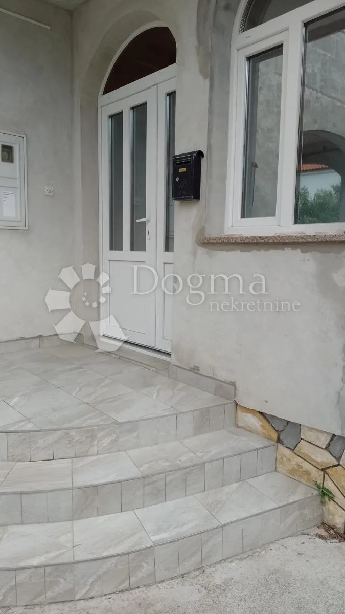 apartmanska kuća - slika 7