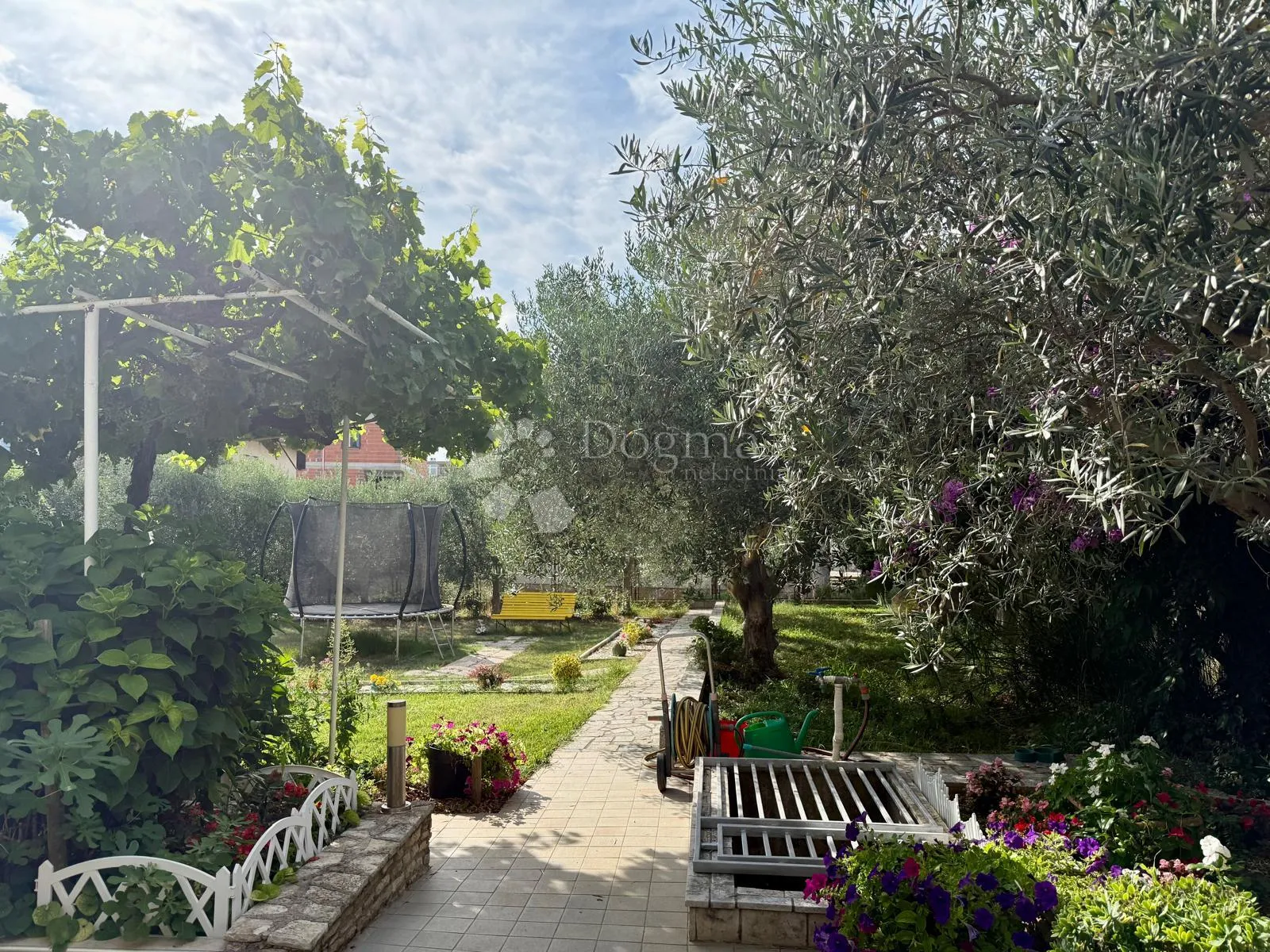 prostran dvosoban stan, 90 m²– pula - slika 14