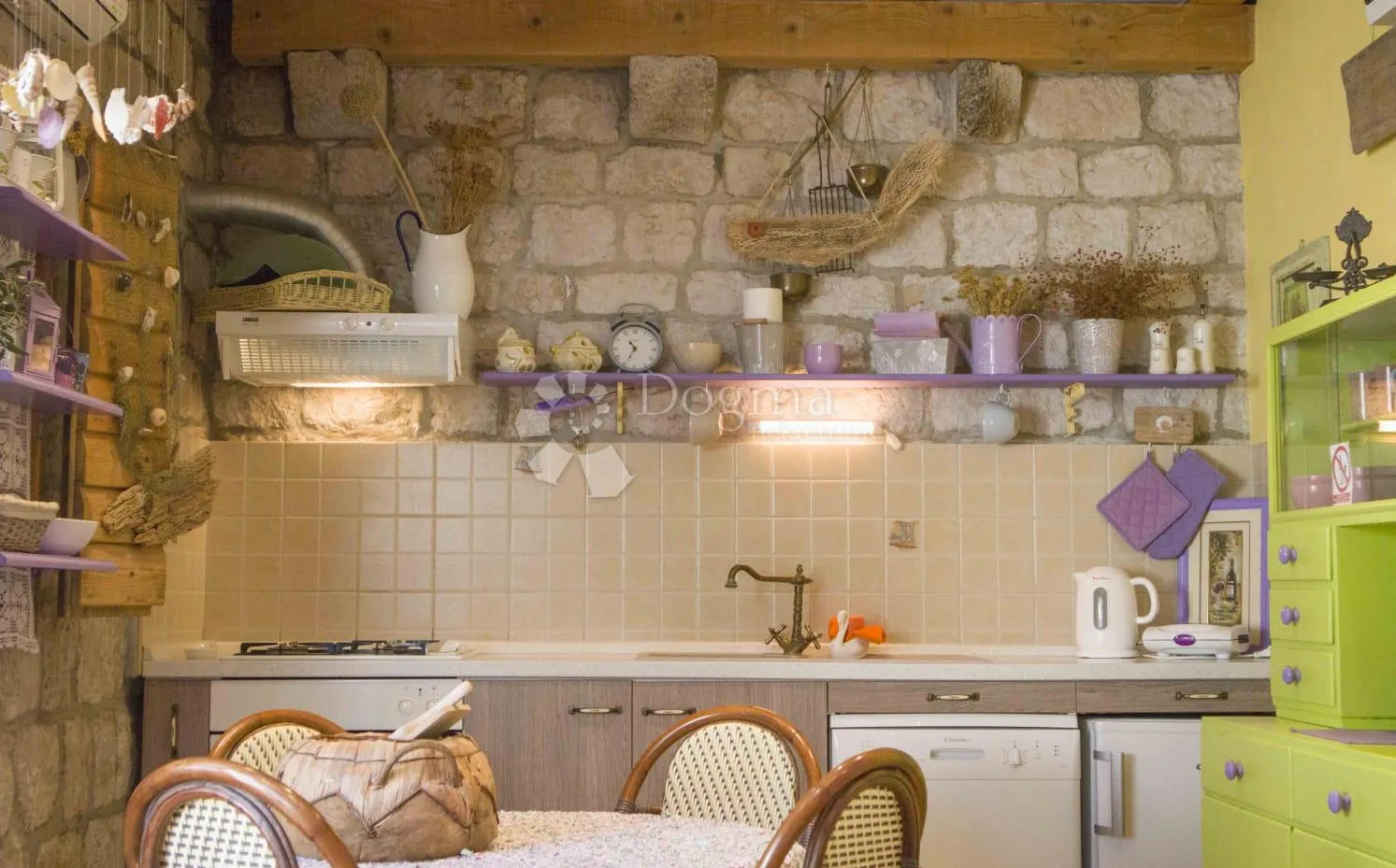 unikatna kamena kuća na otoku visu - slika 34