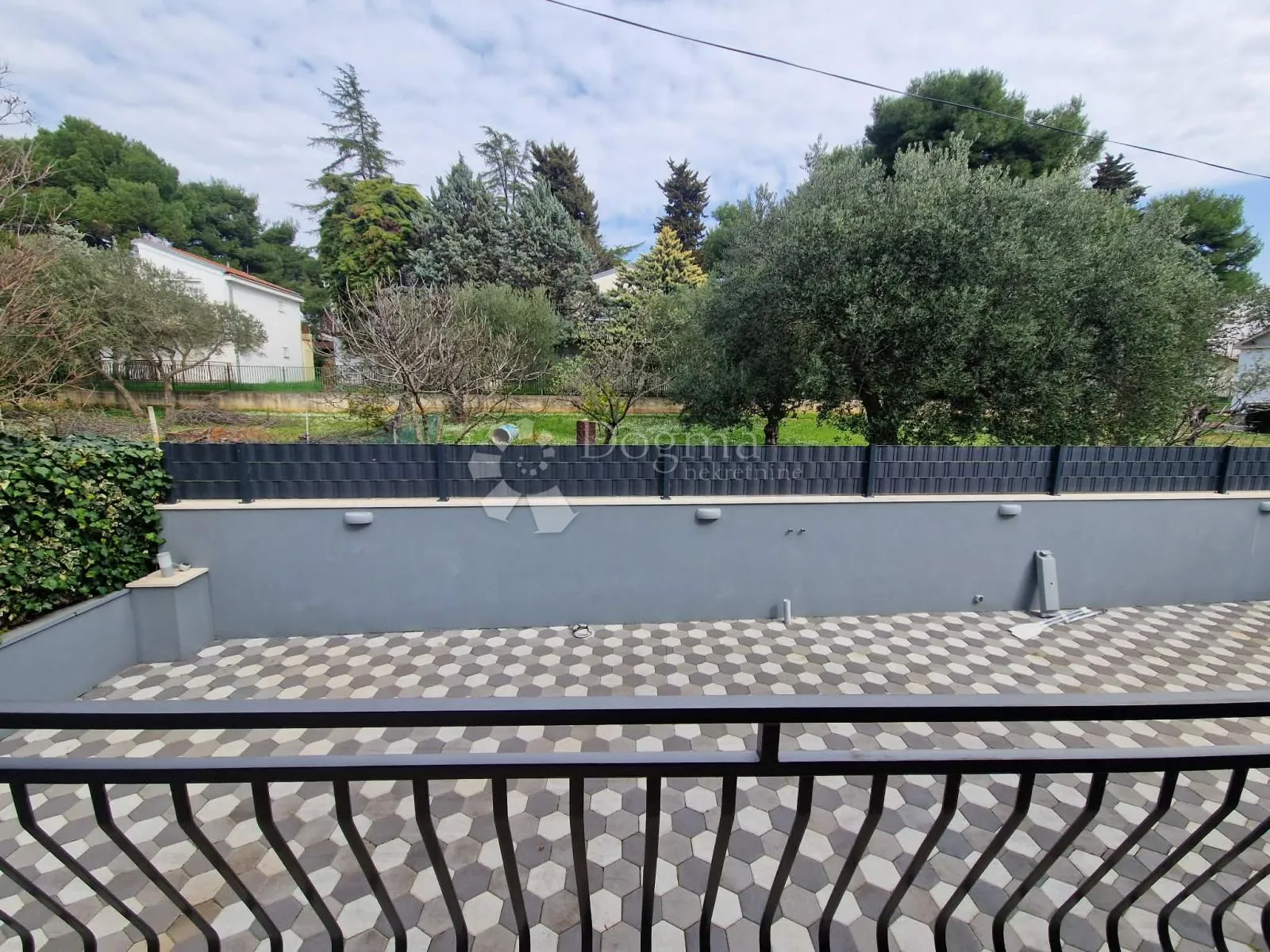 kuća s 4 apartmana - drugi red od mora - slika 25