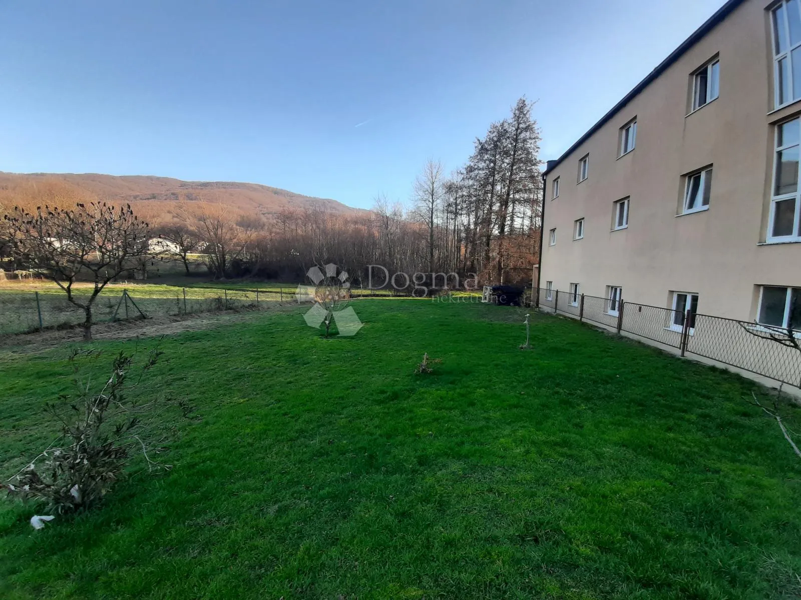 kuća uz park prirode medvednica – 650 m² mira i zelenila - slika 34